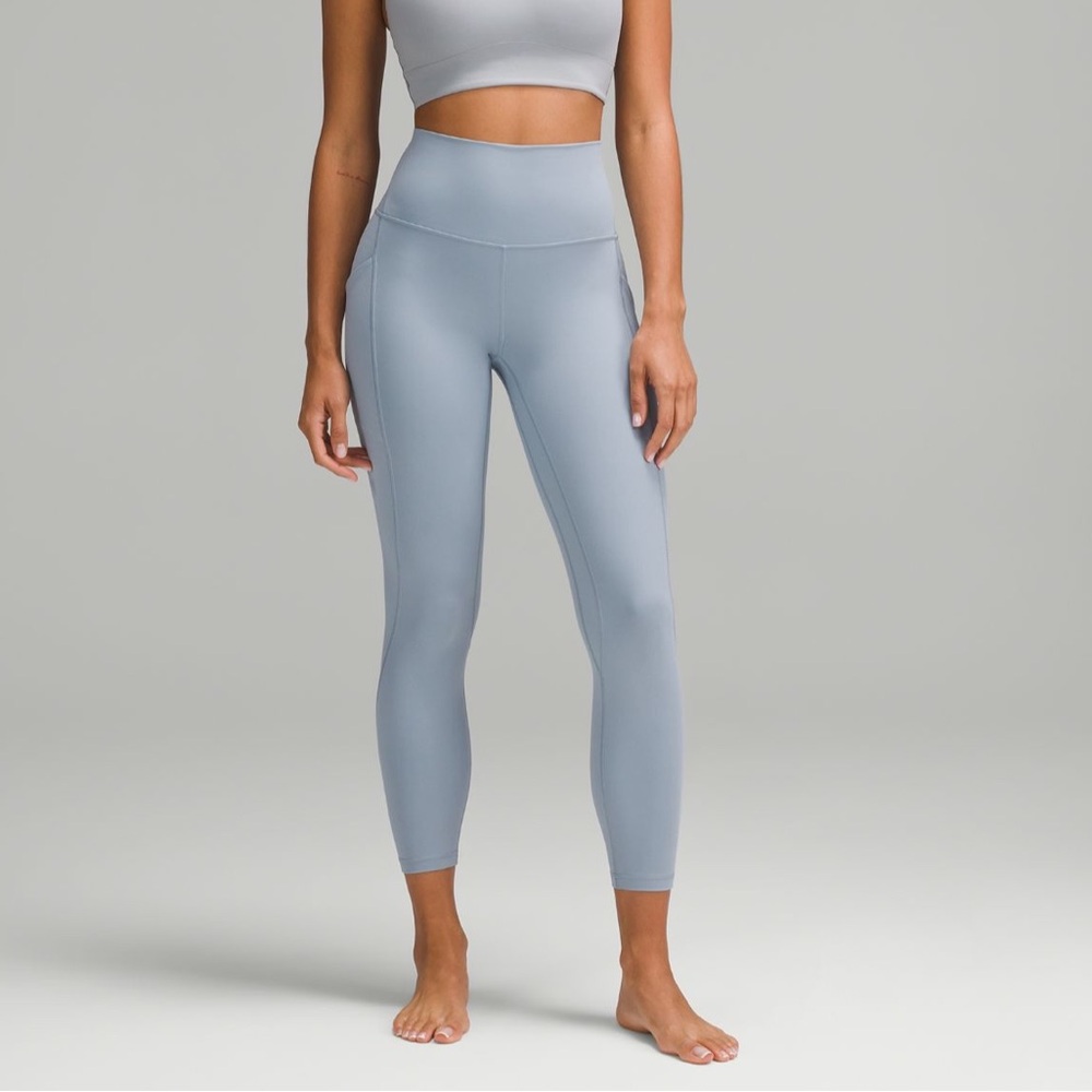 Wunder Under High-Rise Tight 28” *Luxtreme
Size 4, Color - Chambray